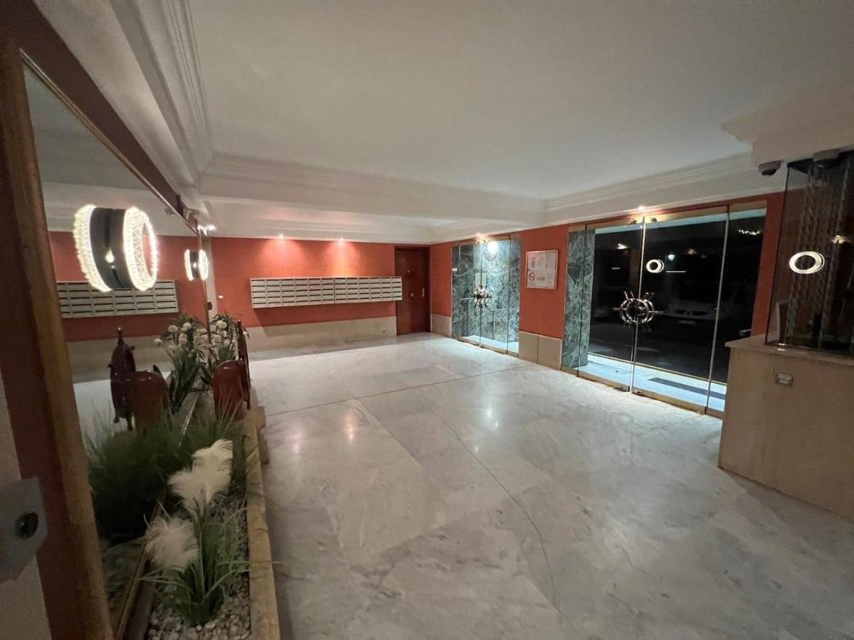 Seafront - Beautiful Flat With Aircon And Comfortable Loggia ヴァロリス エクステリア 写真