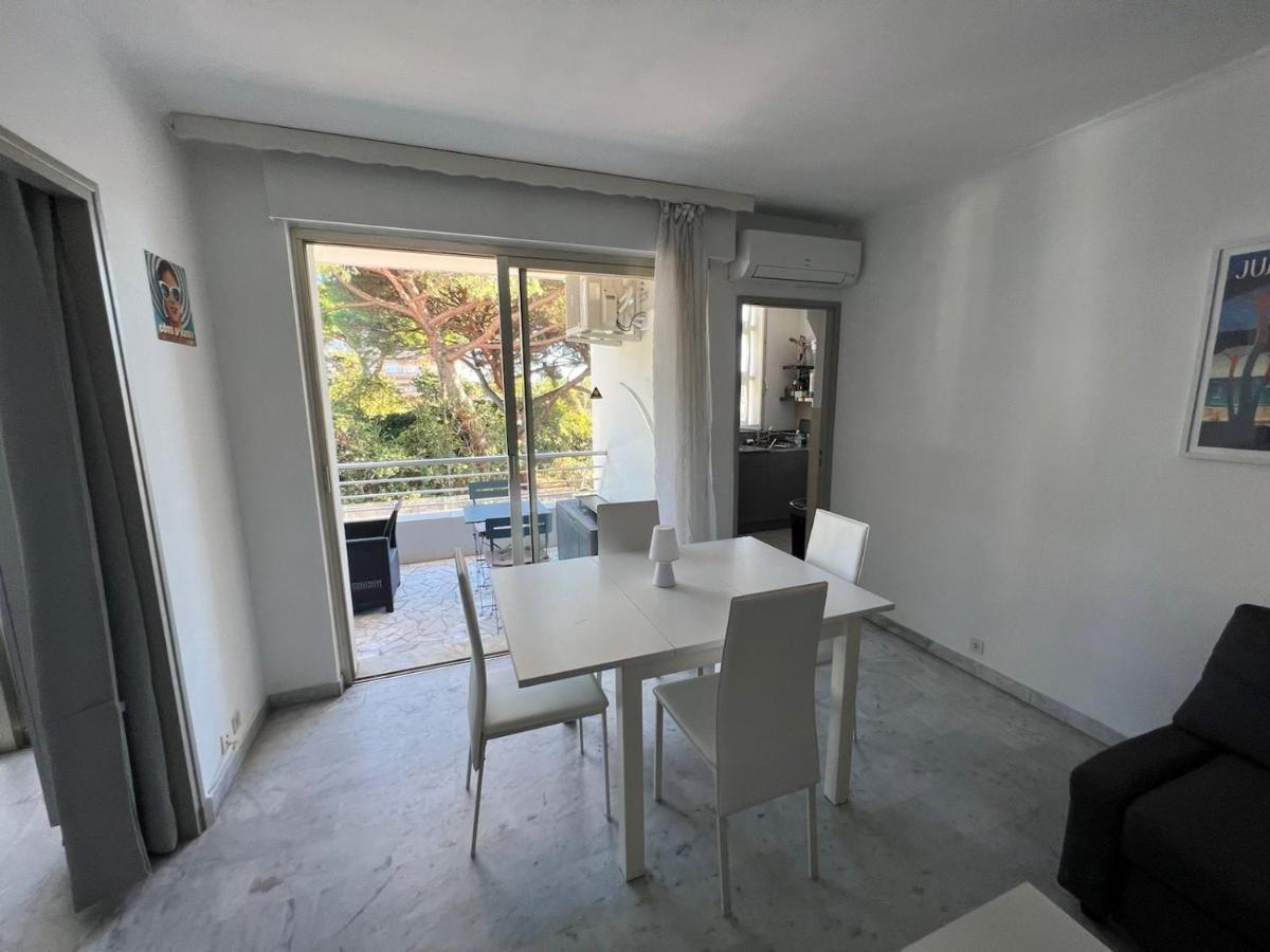 Seafront - Beautiful Flat With Aircon And Comfortable Loggia ヴァロリス エクステリア 写真
