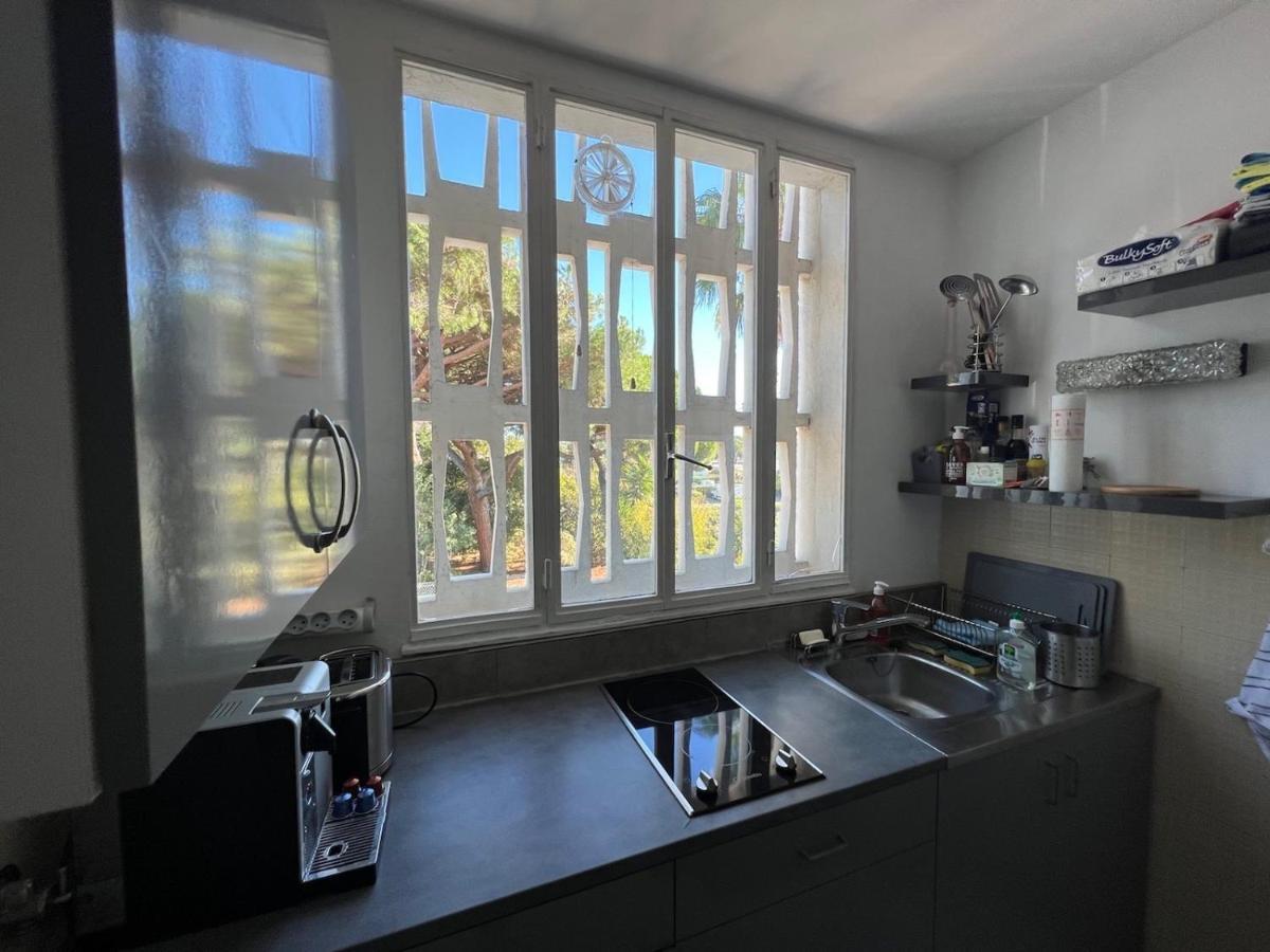 Seafront - Beautiful Flat With Aircon And Comfortable Loggia ヴァロリス エクステリア 写真