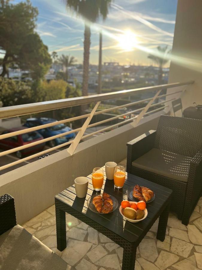 Seafront - Beautiful Flat With Aircon And Comfortable Loggia ヴァロリス エクステリア 写真