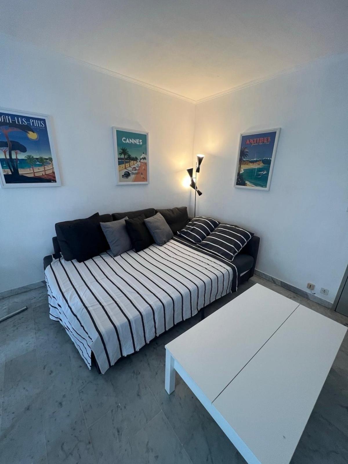 Seafront - Beautiful Flat With Aircon And Comfortable Loggia ヴァロリス エクステリア 写真